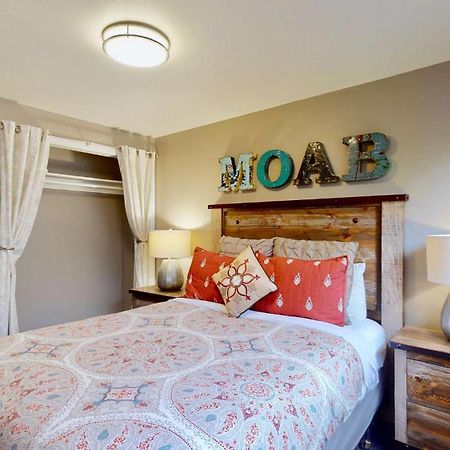 Downtown Cozy Home Base - Purple Sage 2 モアブ エクステリア 写真